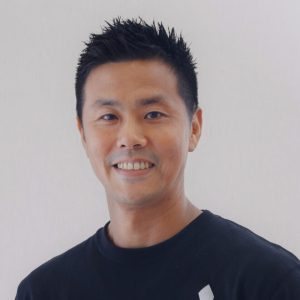登壇者　山中 大介 / Yamanaka Daisuke   （株式会社SHONAI/代表取締役）   1985年東京都生まれ。「地方の希望であれ」を掲げ、株式会社SHONAIを創業。 観光・農業・教育に加え、地域企業の成長支援に取り組み、地方から新たな経済圏創出に挑む。スイデンテラス（ホテル）、アイガモロボ（農業ロボット）、チイキズカン（人材採用支援）、KIDS DOME SORAI（教育施設）など、複数の事業を立ち上げ、グループ全体で62億円超（2025年5月時点）の資本を調達。現在は「SHONAI経済圏」構想を掲げ、全国各地で100億円企業を1,000社創出することを目指す。 ニッポン新事業創出大賞ほか受賞多数。『カンブリア宮殿』『ガイアの夜明け』等のメディア出演多数。